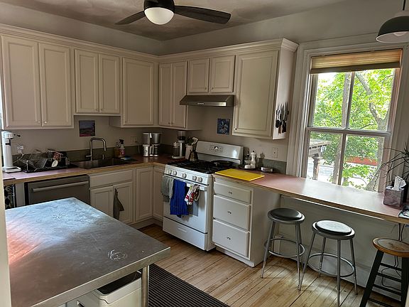 3rd image of 257 Broadway #4