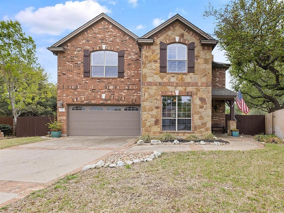 1st image of 719 Coomes Pl