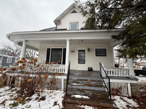 201 S Elida St, Winnebago, IL 61088