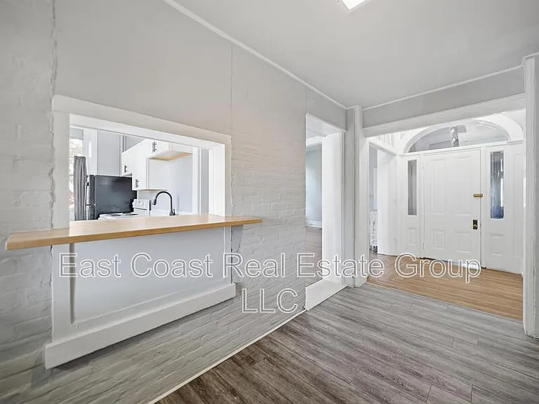 323 N Potomac St #1 — Photo 4
