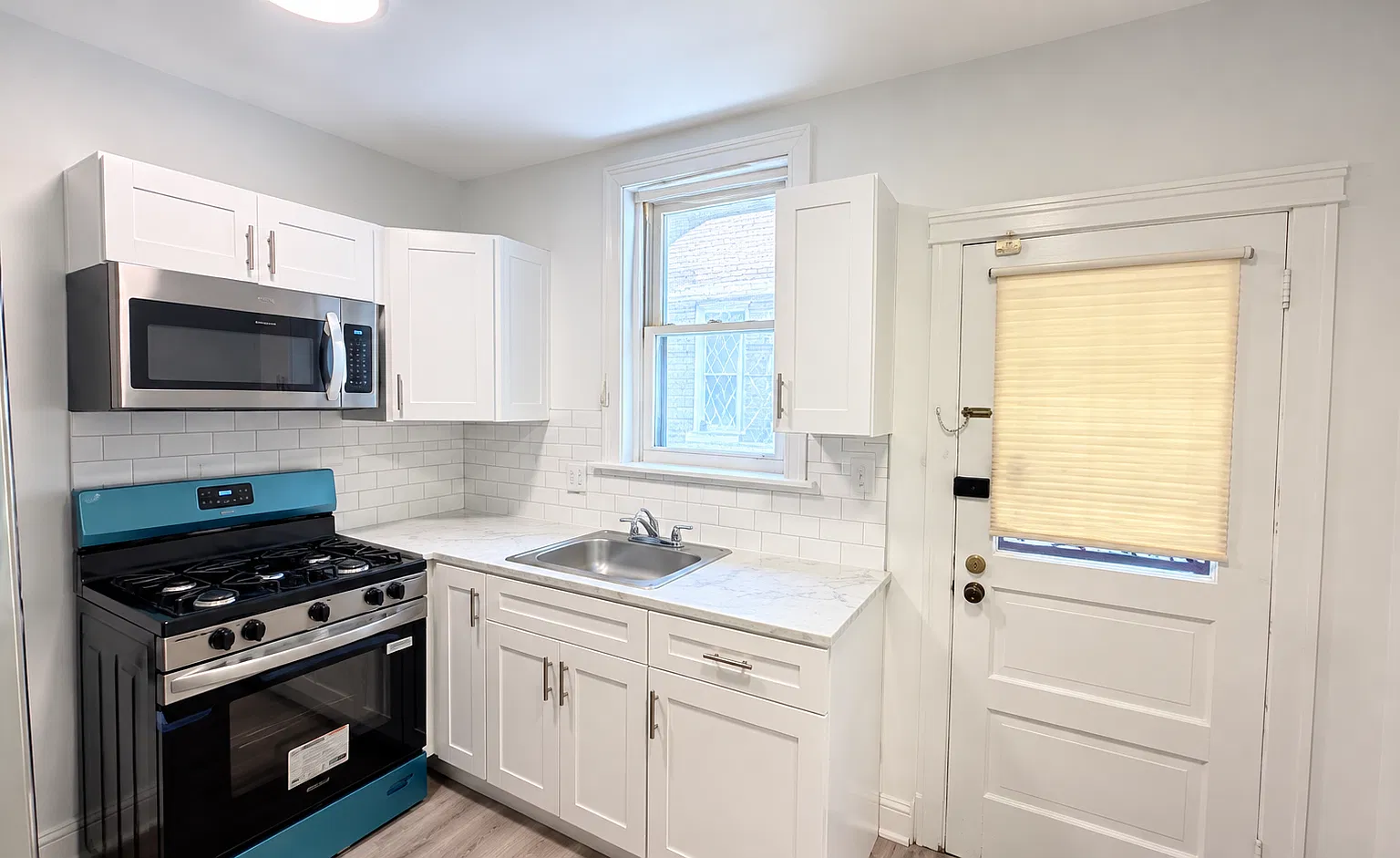 3 bed, 1.5 bath, 936 sqft, $1,950 — Photo 4