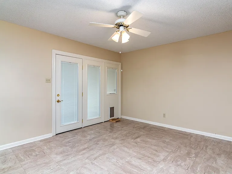 9601 Temple Dr — Photo 13