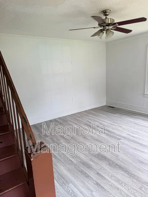 2 bed, 1.0 bath, $885 — Photo 3