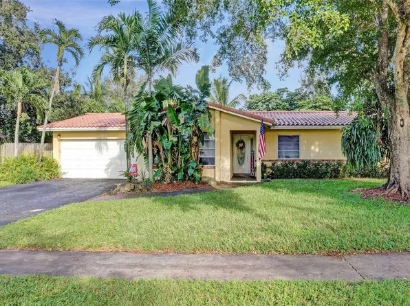 1300 SW 70th Terrace, Plantation, FL 33317