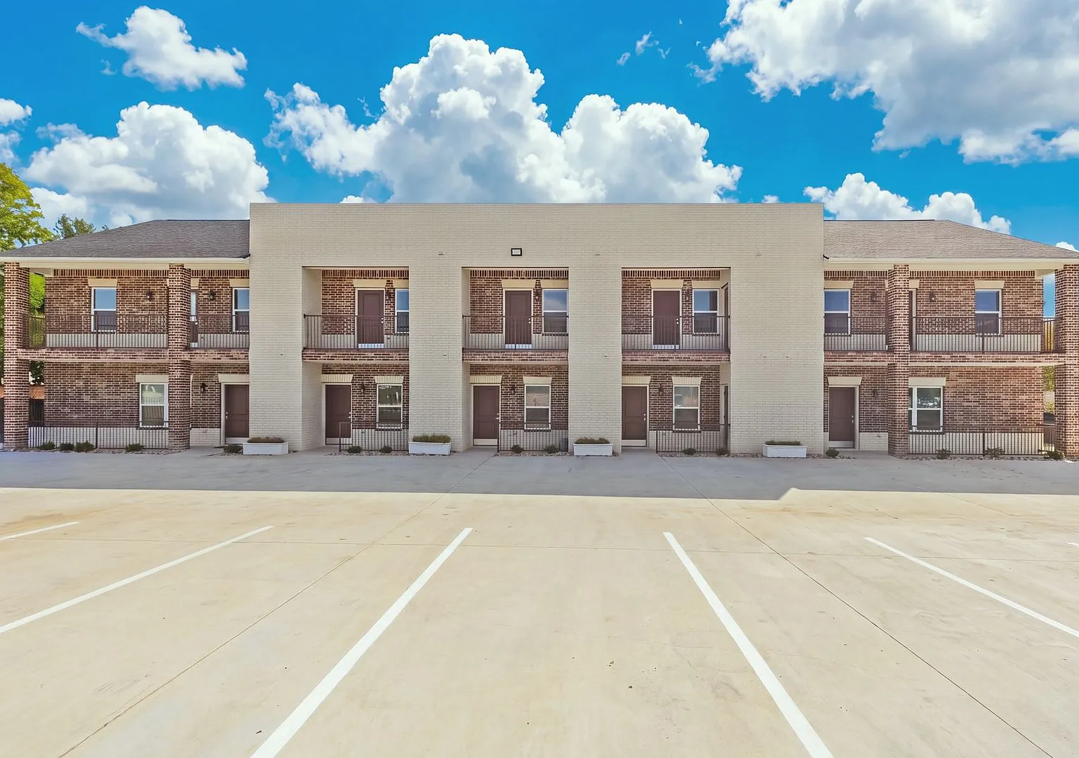 South Campus Apartments-1906 — Photo 1