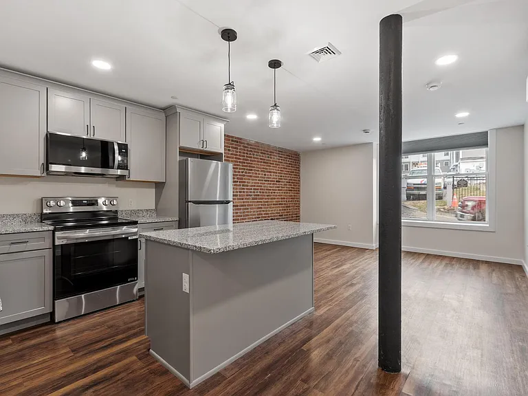 329 Main St #6 — Photo 1