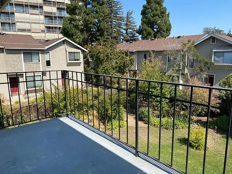 837 Cowper St #M — Photo 10