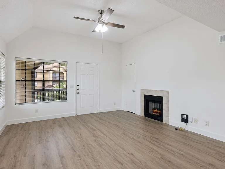 320 Black Oak Ct #204 — Photo 8