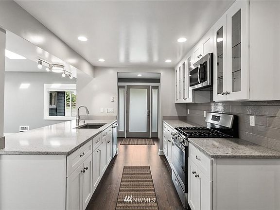 2nd image of 8207 NE 124th St