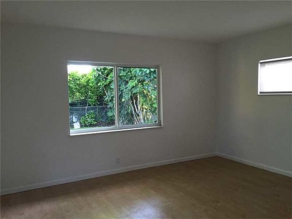 3rd image of 431 N Shore Dr