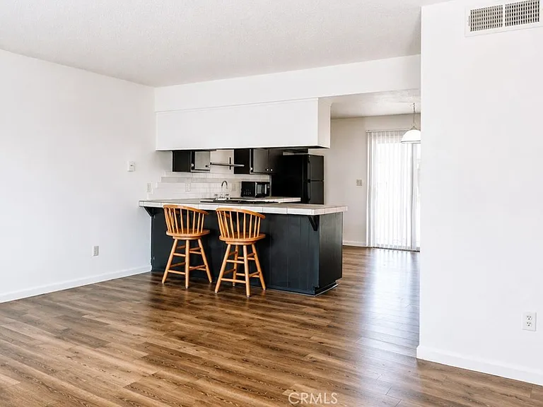 217 E I St — Photo 5