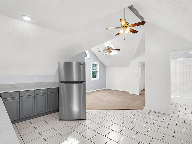 587 A St #R — Photo 12