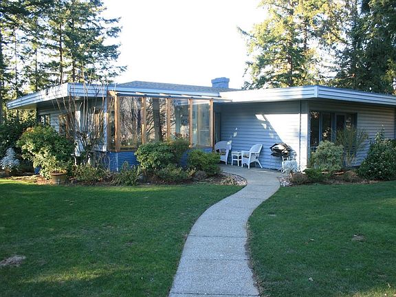 Walkpath to the house