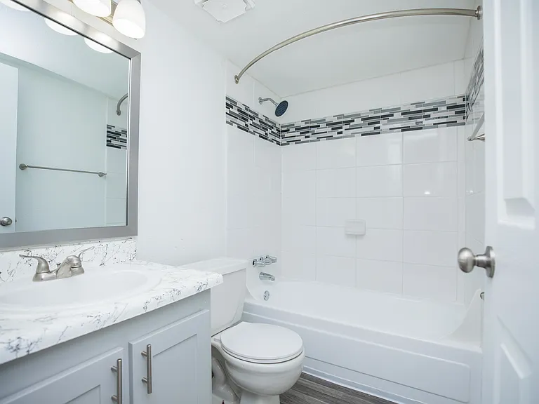 Oakview Landing Apartments — Photo 25