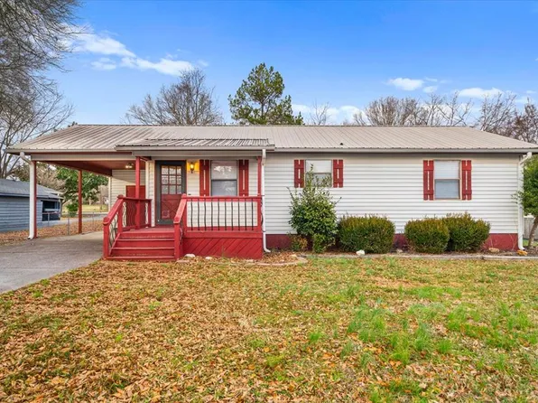 614 Regal Dr, Tunnel Hill, GA 30755