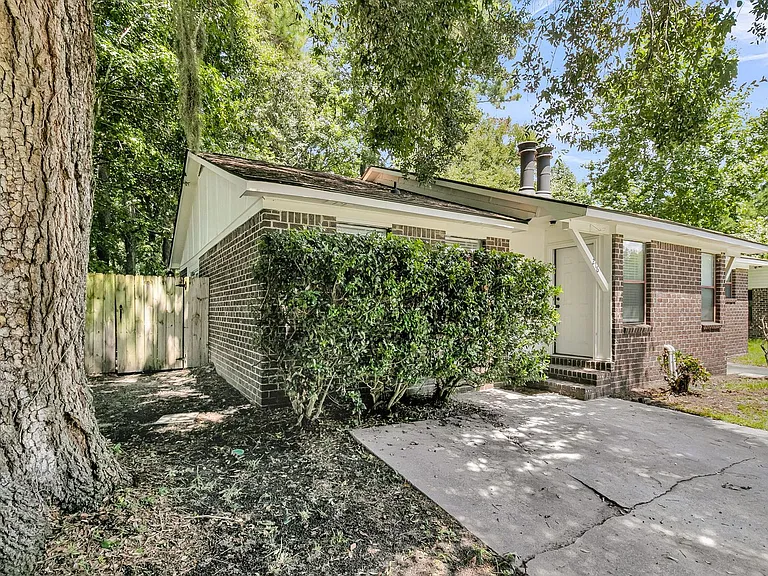216 Parlor Dr #A — Photo 2