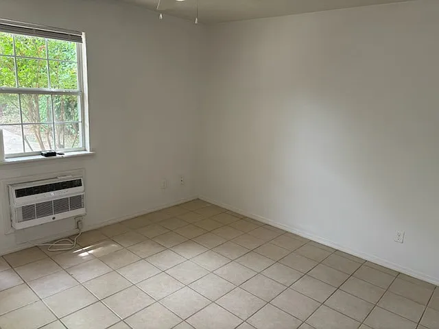 1205 N Oakland Ave #1 — Photo 3
