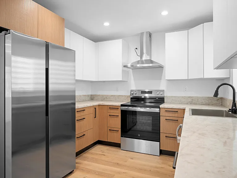 11049 Yarmouth Ave #49 — Photo 10