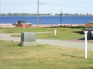 14 Chapel Hill Rd, Bay St Louis, MS 39520