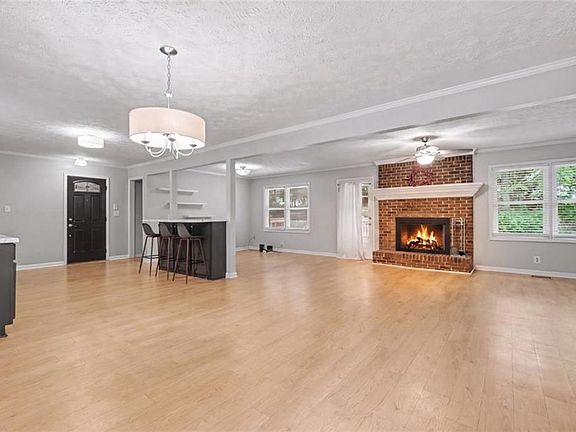 3rd image of 345 Hickory Hills Dr