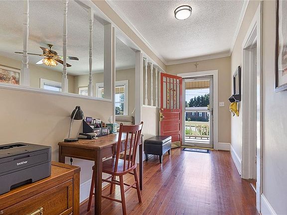 5th image of 811 Park Dr