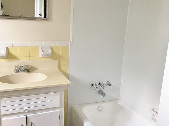 3rd image of 926 E Dean Keeton St #60205f9da