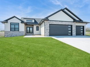 3081 Arbury Ct, Robins, IA 52328