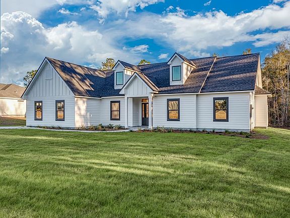 3rd image of 83 Savannah Forest Cir