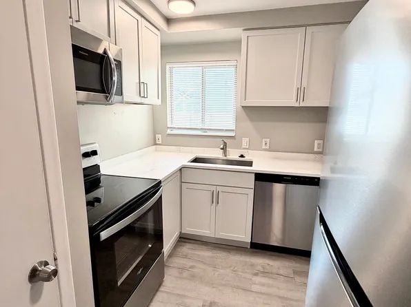 3611 Rochester Rd, Royal Oak, MI 48073