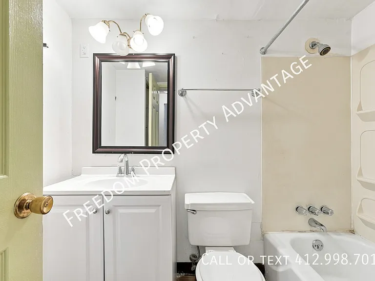 2523 Park Hill Dr — Photo 6