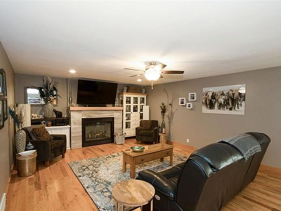 2nd image of 1576 Bramblewood Dr NE