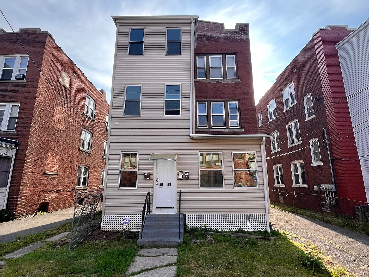 3 bed, 1222 sqft, $1,680 — Photo 1