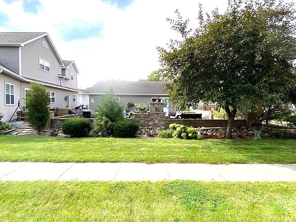 4th image of 204 S Franklin St