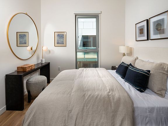 5th image of 3223 Wilshire Blvd #304
