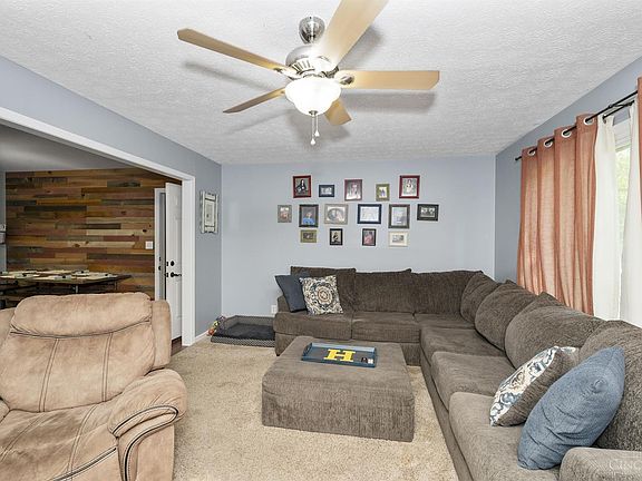 4th image of 427 Brelsford Ave