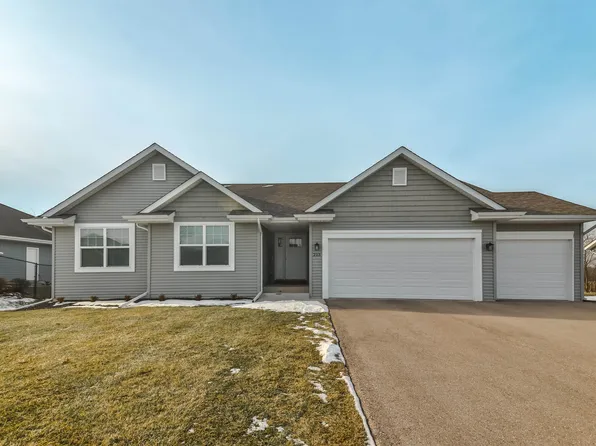 213 English Oak Ln, Poplar Grove, IL 61065