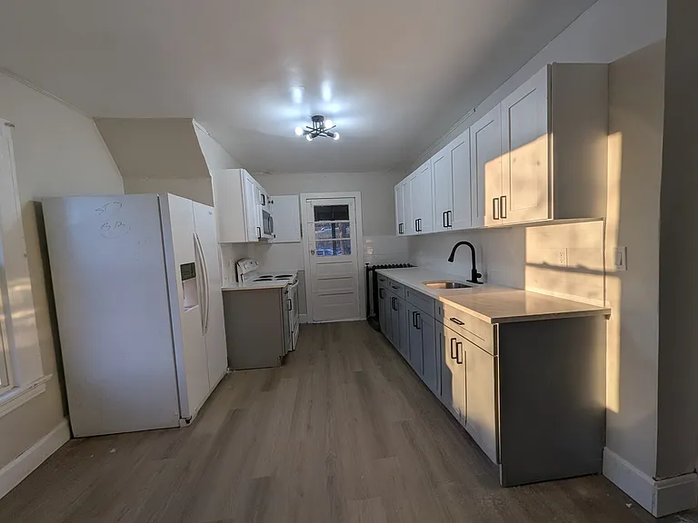 184 Buckingham St #2 — Photo 2