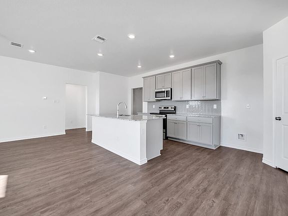 LIVING AND KITCHEN 1-317 DAY WELLS