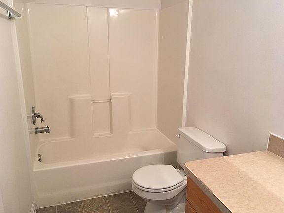 2nd image of 630 Linden Dr APT 3