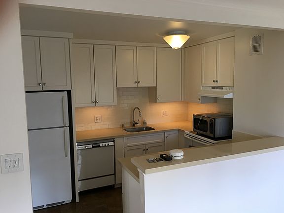 5th image of 2040 Franklin St APT 709