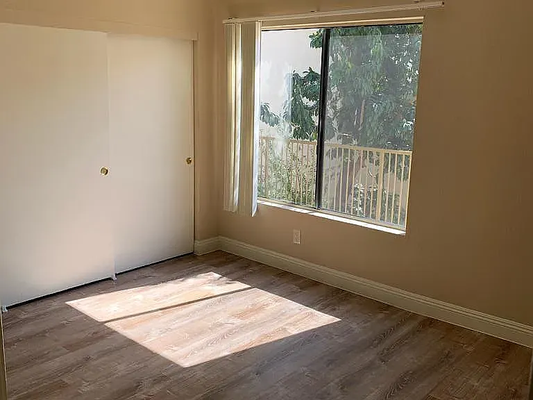 Claudina Apartments — Photo 11