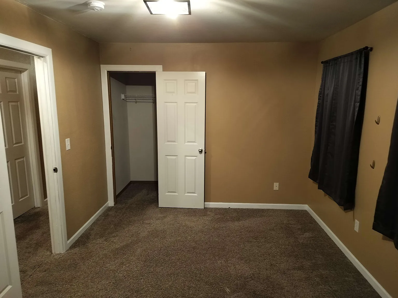 5 bed, 2252 sqft, $1,200 — Photo 3