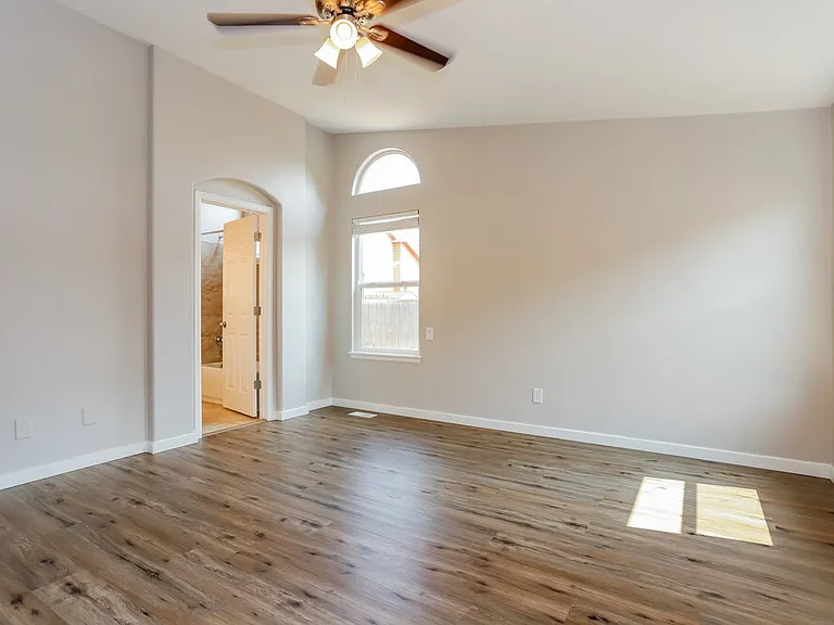 4938 Dillon St — Photo 11
