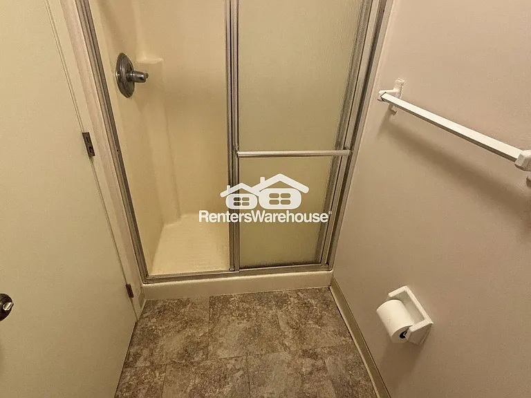 1700 Four Oaks Rd #124 — Photo 12