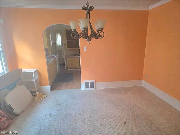 5th image of 646 Columbia Ave