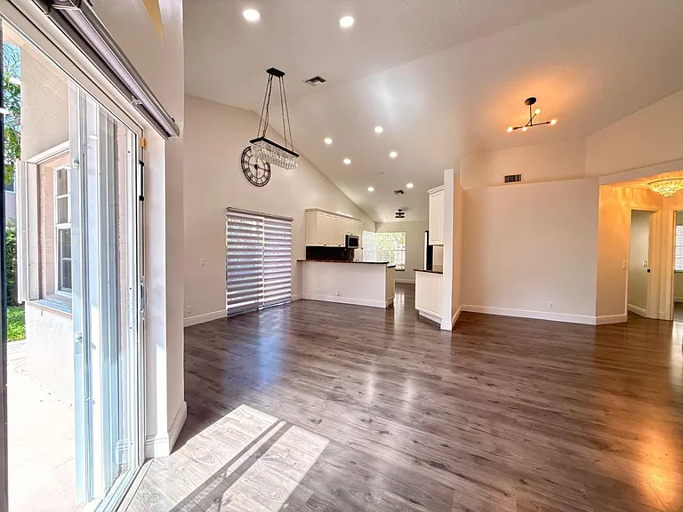 11042 Topeka Pl — Photo 15