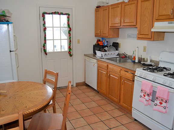5th image of 33 Egremont Rd APT 4