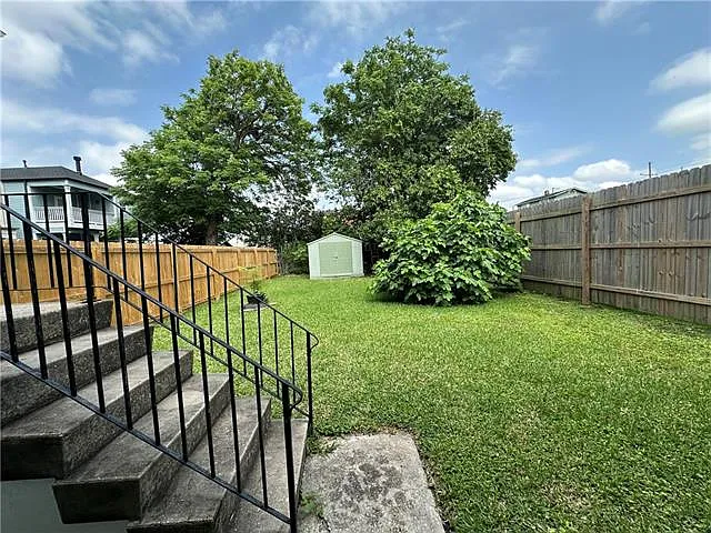 723 Lyons St — Photo 11