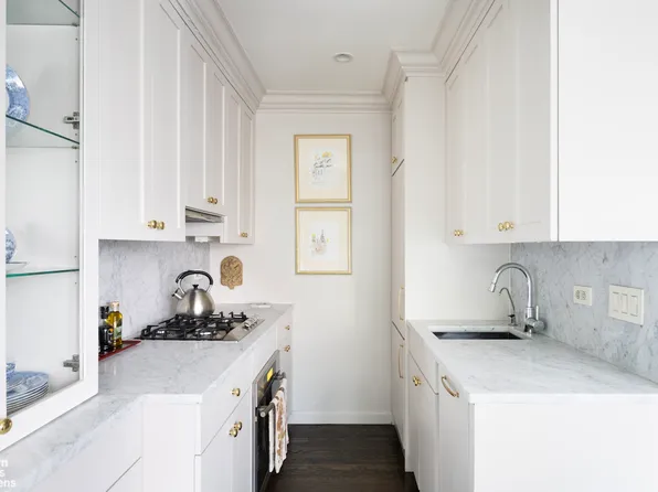 342 East 53rd Street image 4 of 8