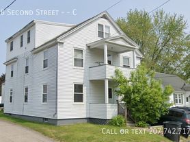 28 2nd St, Somersworth, NH